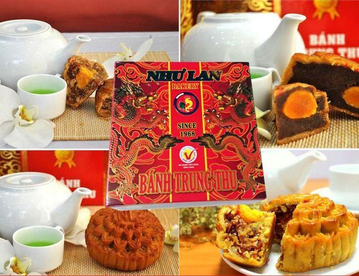 Như Lan, Box with cut cakes