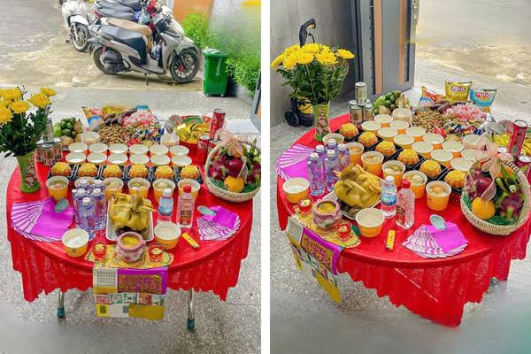 Outdoor Cô Hồn offerings